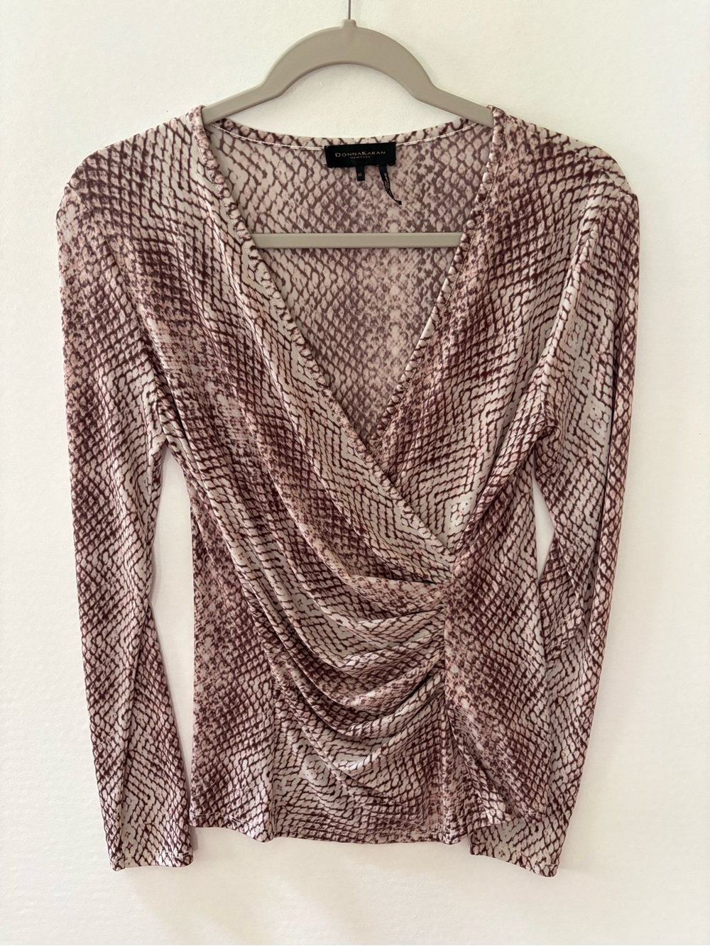 Donna Karan New York Rosy Brown Snake-Print Draped V-Neck Long Sleeve Top. XS.